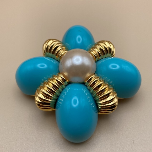 Vintage 90s Joan Rivers Cruciform Faux Pearl And Turquoise Brooch - Picture 10 of 12